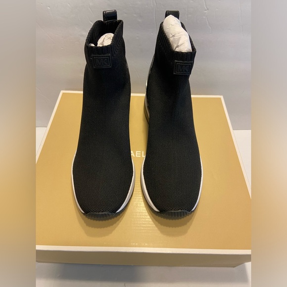 Michael Kors Skyler Bootie Black Soft Knit/Patent High-Top Wedge Sneakers 6 M - Picture 3 of 13